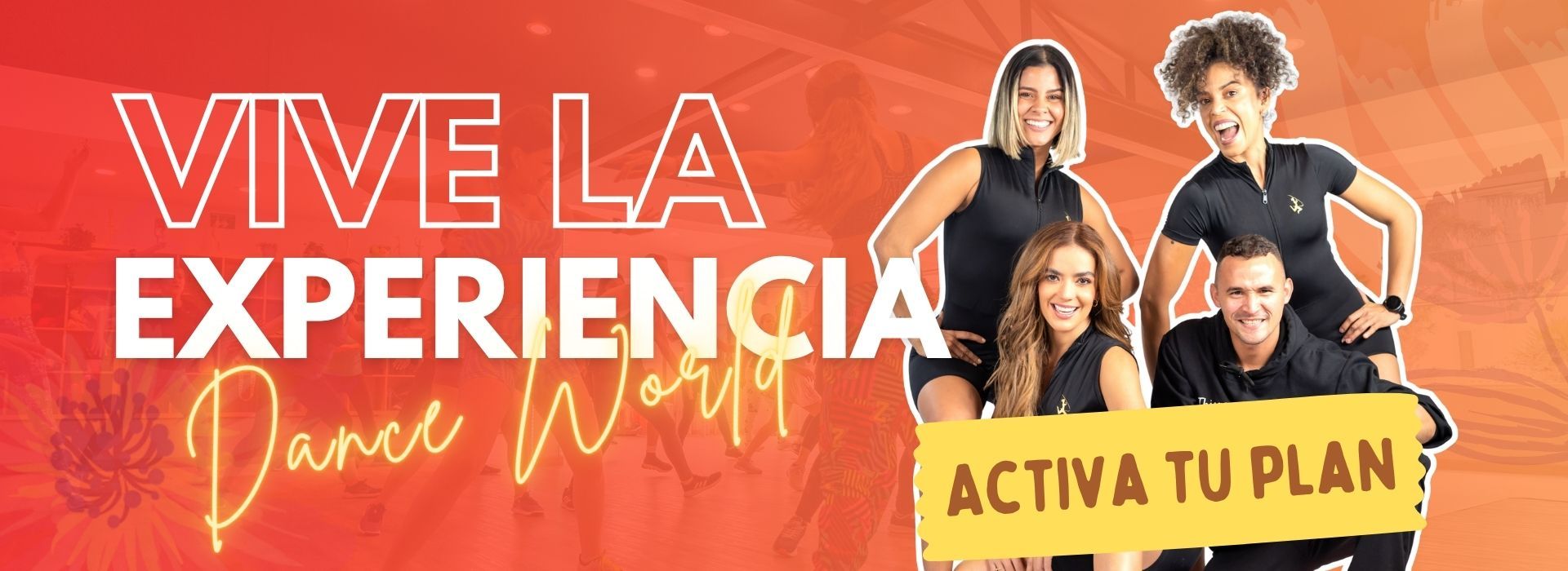 Un grupo de personas paradas una al lado de la otra sosteniendo un cartel que dice vive la experiencia activa tu plan.