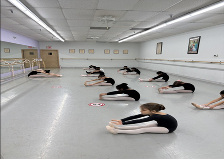 A group of girls in a ballet class.