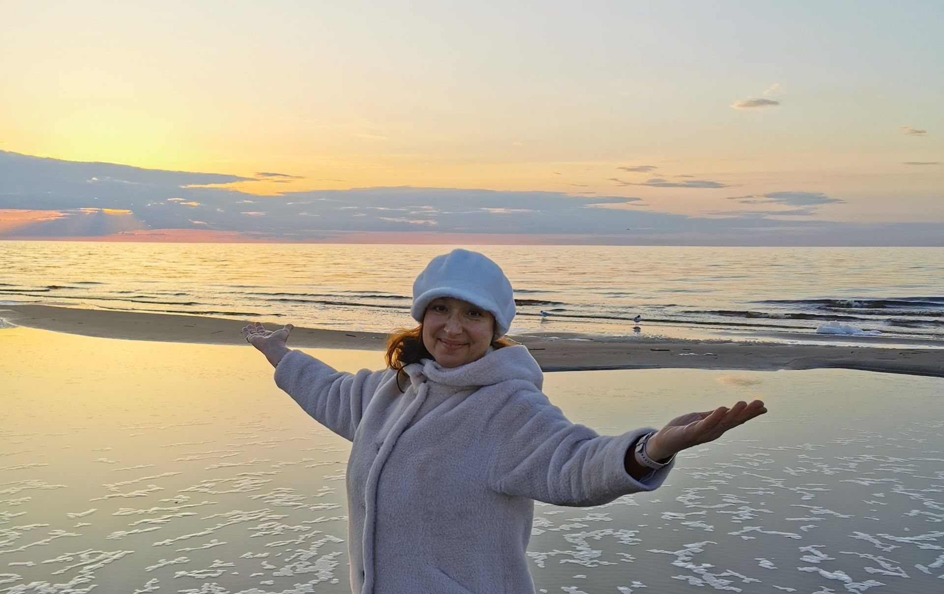 Taidzi deja ar vēdekli Daugavgrīvā, Taidzi Daugavgrīvā, Taidzi deja ar vēdekli, Cigun, Taidzi, Qigong, Tai Chi, Taichi, Цигун,  Тайцзи, Taichi fan, Daiga Slahota, Daiga Šļahota, ciguns ar Daigu, cigun, ciguns, taidzi, taidzi deja ar vēdekli, deja ar vēdekli, taidzi ar vēdekli, vingrošanas nodarbības Rīgā, cigun apmācība, cigun kursi, cigun instruktors, cigun pasniedzējs,  vingrošanas nodarbības pie jūras, Rīga, Imanta, Daugavgrīva,  Bolderāja, harmonija, miers, relaksācija, veselība, retīts, retrīts restarts, retrīts pie jūras