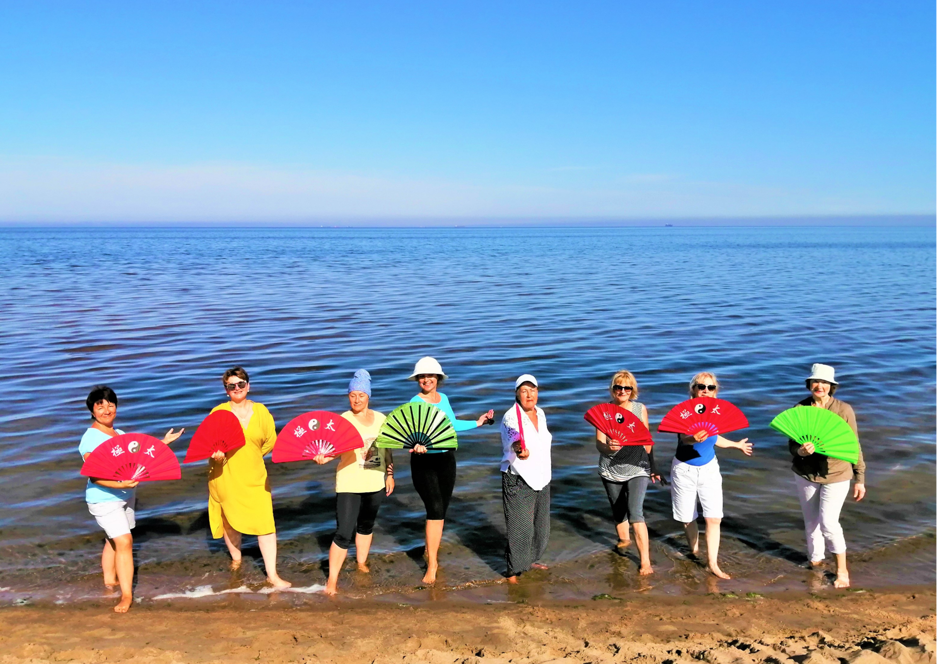 Taidzi deja ar vēdekli, Daugavgrīva, Cigun, Taidzi, Qigong, Tai Chi, Taichi, Цигун,  Тайцзи, Taichi fan, Daiga Slahota, Daiga Šļahota, nodarbības pie jūtas, taidzi ar vēdekli pie jūras, Taidzi nodarbības Rīgā, taidzi apmācības, taidzi kursi, cigun kursi, taidzi dejaas ar vēdekli kursi, pie jūras