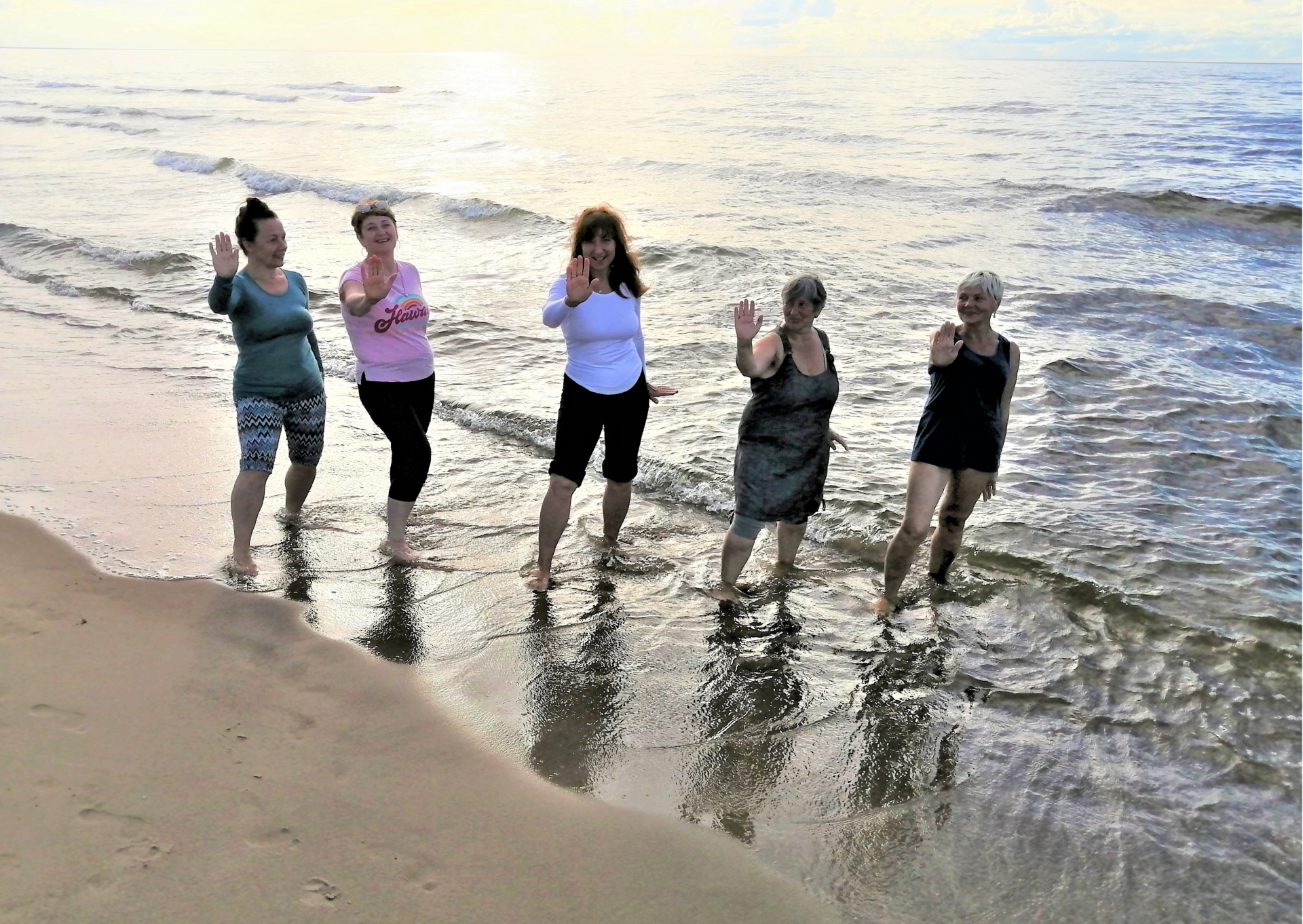 Ciguns ar Daigu, Daugavgrīva, Cigun, Taidzi, Qigong, Tai Chi, Taichi, Цигун,  Тайцзи, Taichi fan, vingrošanas nodarbības, pie jūras, Daugavgrīva, Piejūras dabas parks, ciguns ūdenī, ciguns jūrā, Daiga Šļahota, Daiga Slahota, ciguns ar Daigu