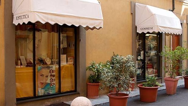 vetrina centro estetico