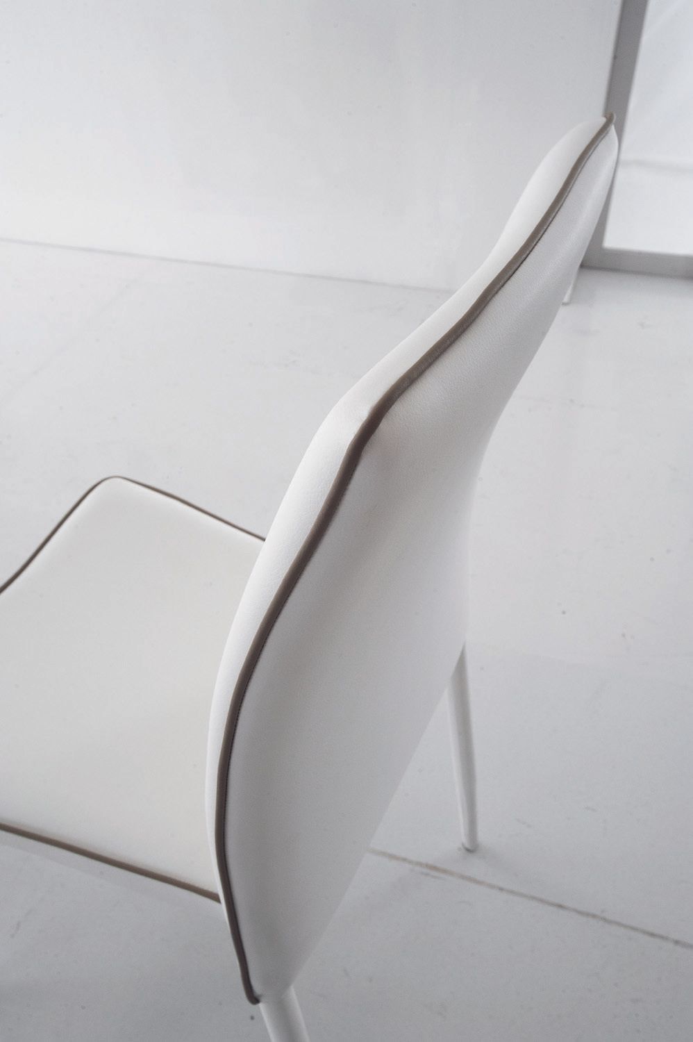 tavoli e sedie soluzione arredo