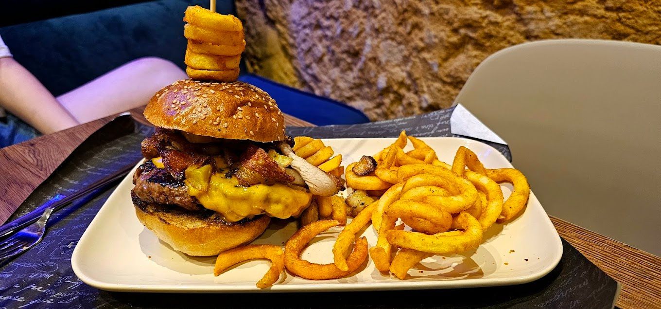 hamburger e patatine