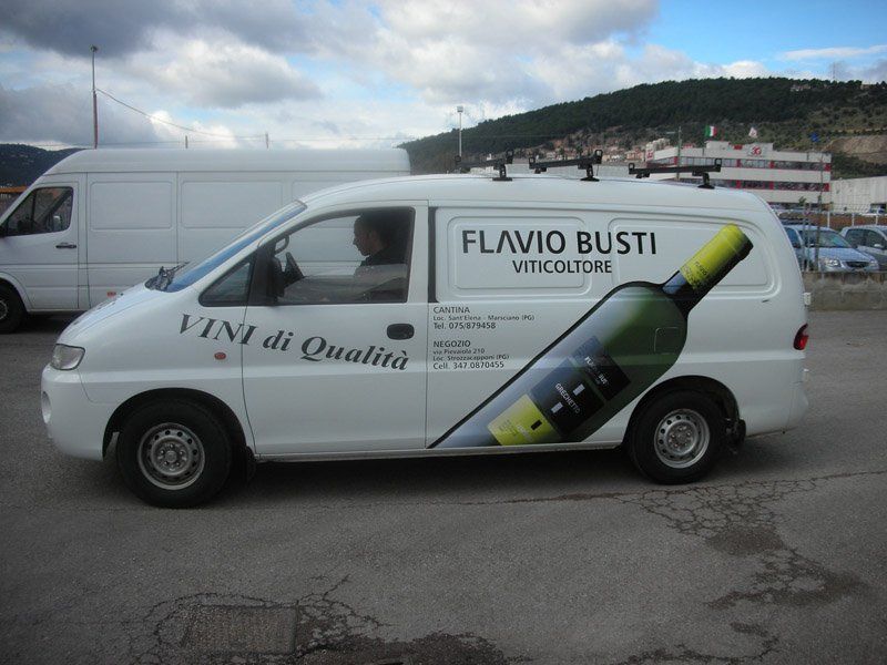 Decorazione con stampa grafica di un furgone