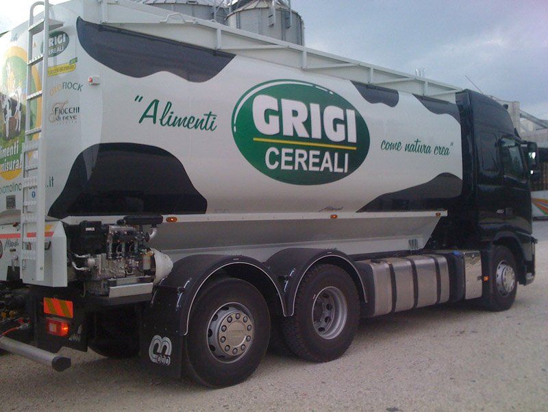 Camion con stampe su fiancata
