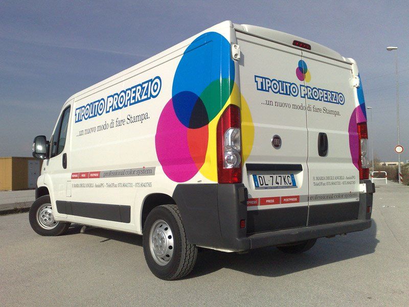 Stampe pubblicitarie su furgone