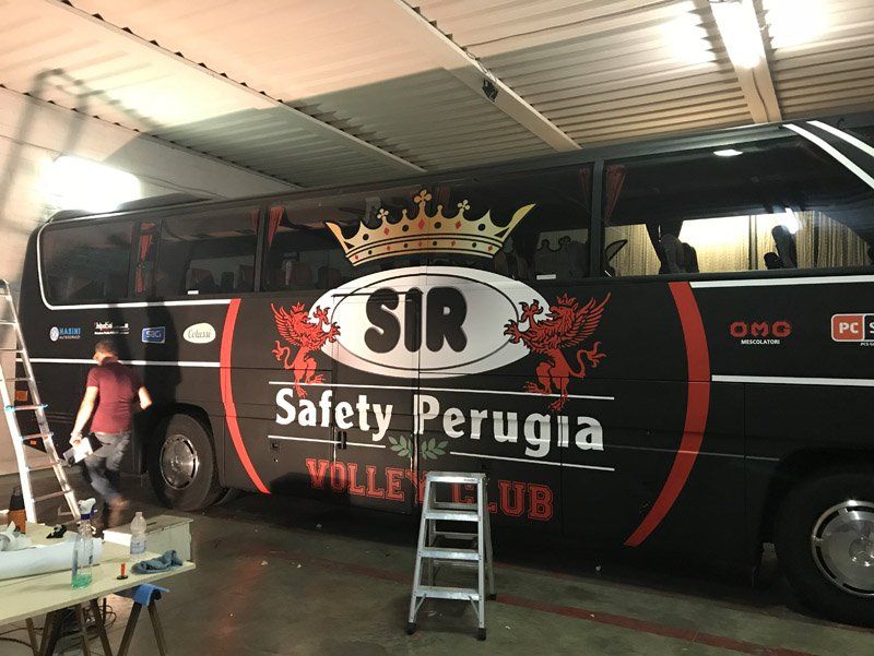 Furgone per food truck con stampa grafica