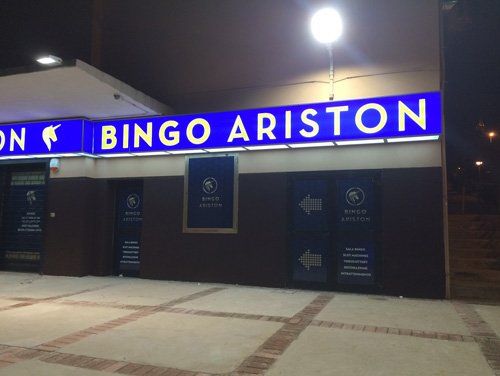 Insegna luminosa per il Bingo Ariston