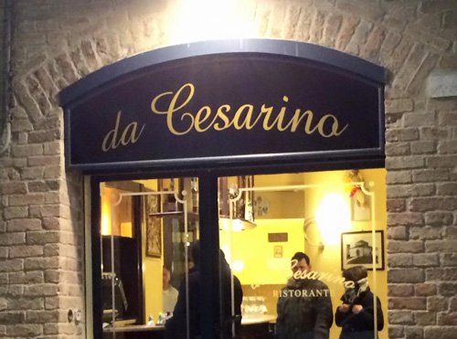 Insegna luminosa per un ristorante