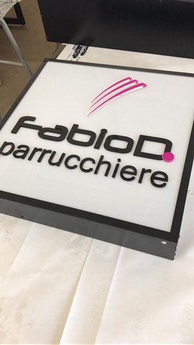 Insegna per un parrucchiere