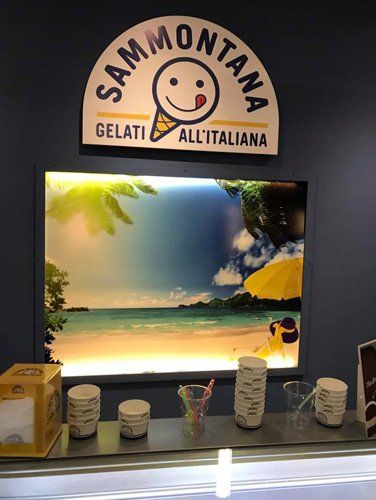 Insegna luminosa per un bar gelateria