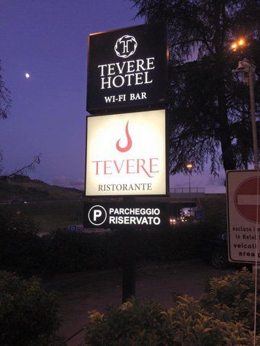 Insegna luminosa per un hotel