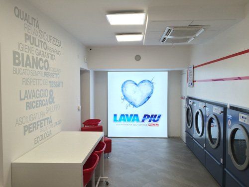 Installazione di un'insegna luminosa per