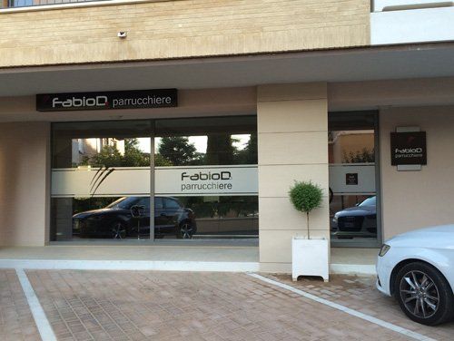 Vetrofania per un salone di parrucchiere