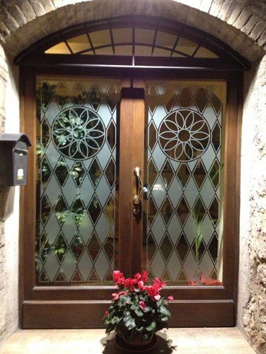 Vetrofania per un portone