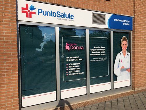 Vetrofania per una farmacia