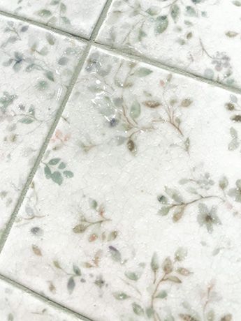 Colorful and artistic Mayolica Bloom tile with vintage-inspired floral details