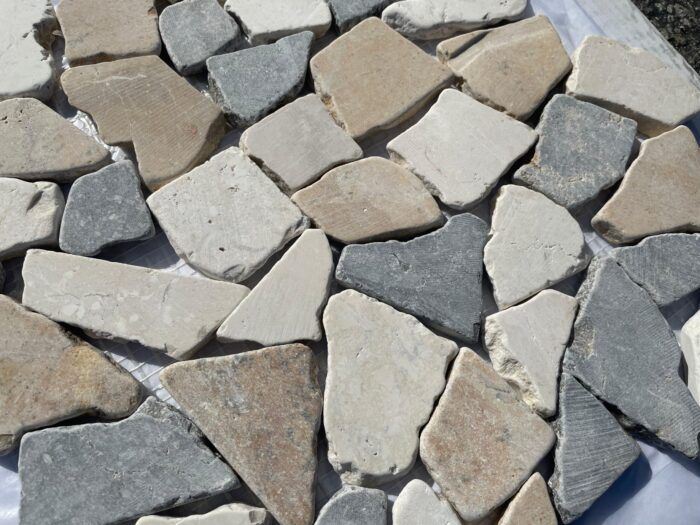 Abruzzi Mix Stone mosaic tile featuring a blend of natural stone textures, ideal for kitchen backsplashes and bathroom walls.