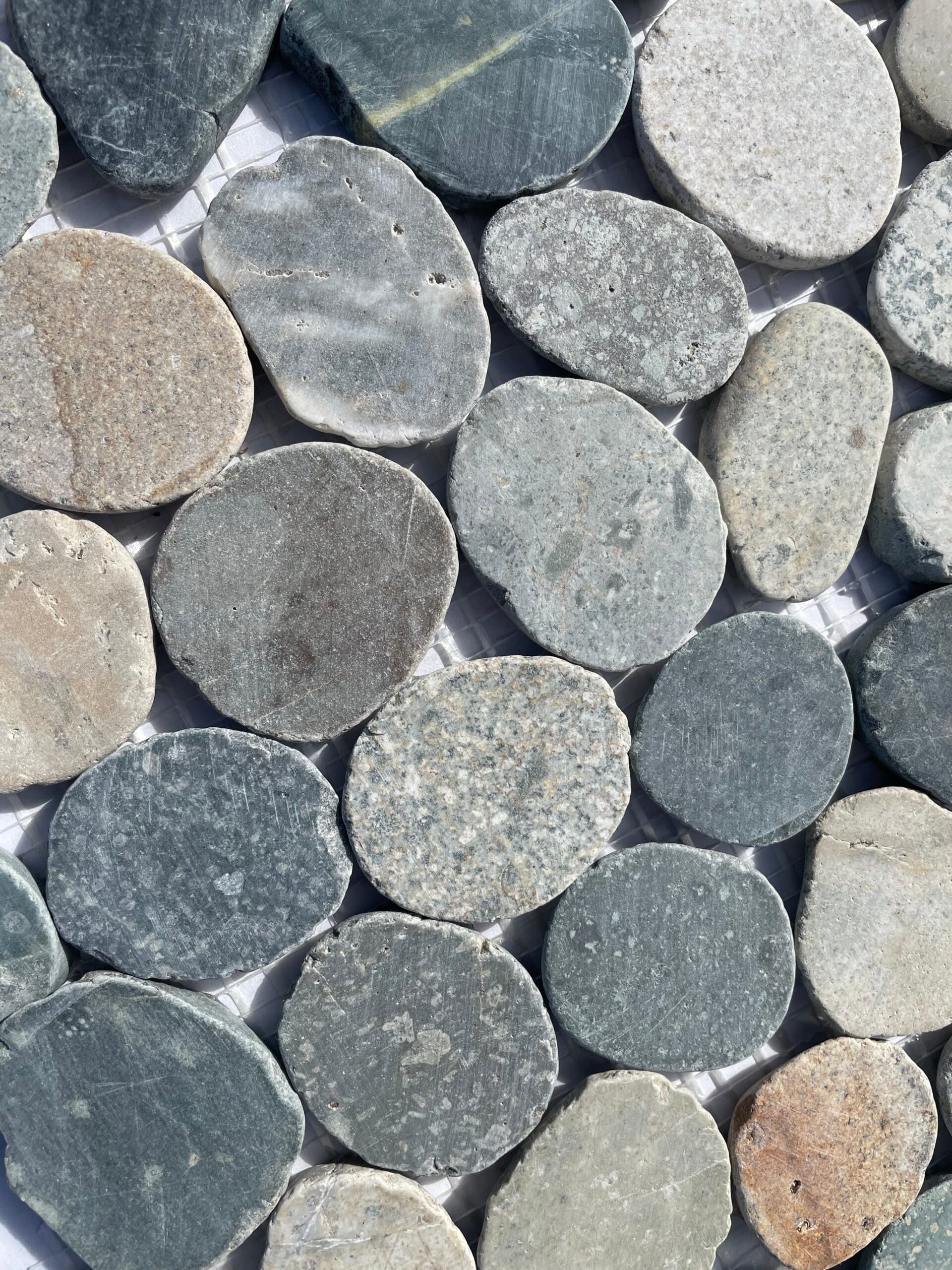 Natural stone mosaic with flat pebble mix in earthy tones from the Sumatra series