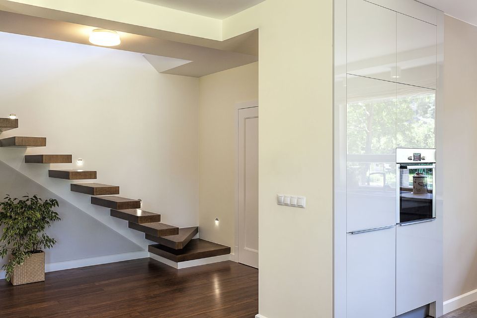 rivestimenti in legno per scale moderne