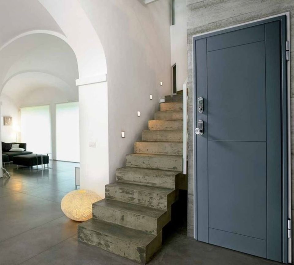 Porta blindata azzurra