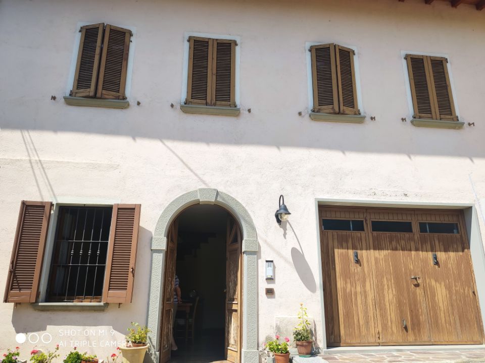 Facciata con nuova porta