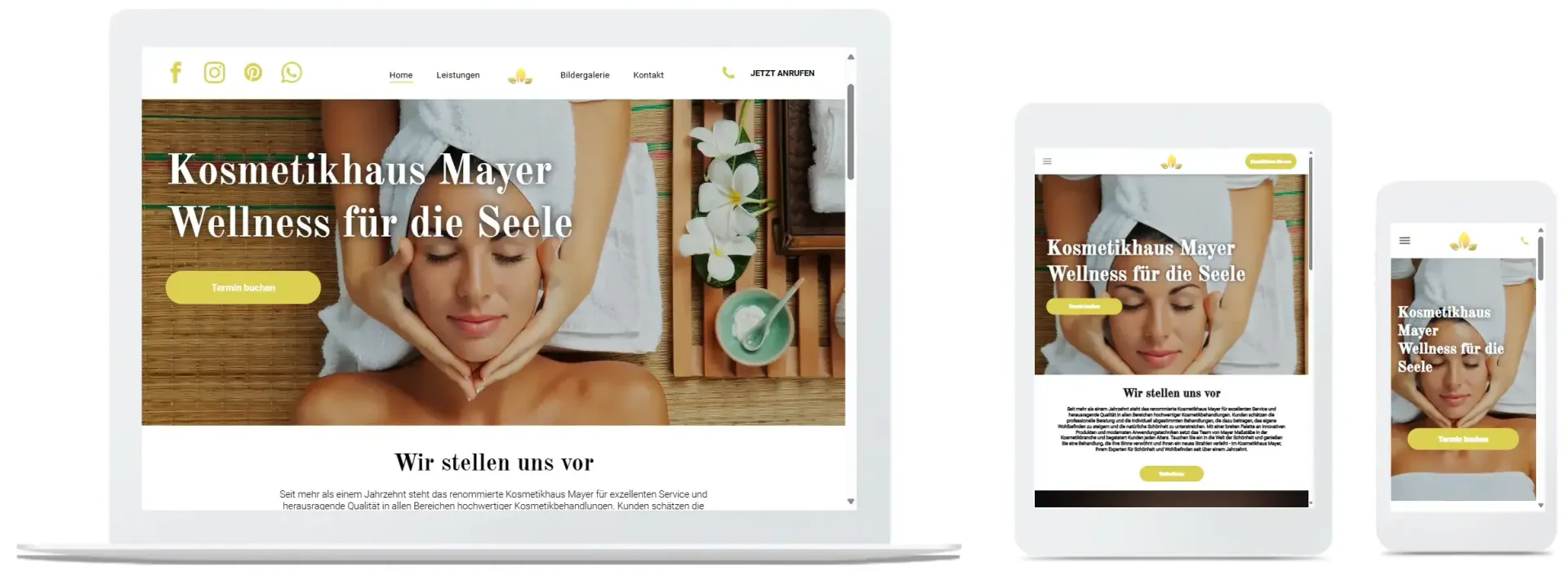 Eine Frau bekommt auf einem Laptop, einem Tablet und einem Telefon eine Massage.