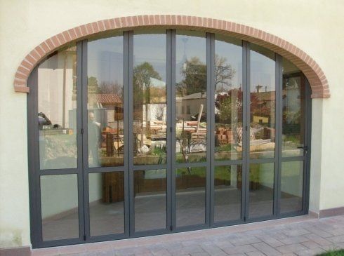 vetrata con porta