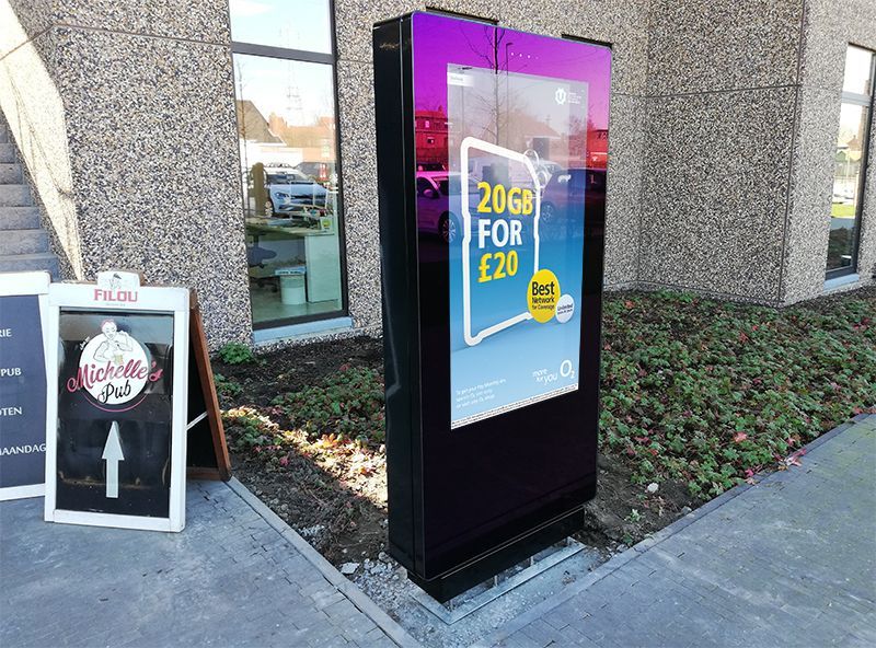 outdoor-digital-signage-example-3