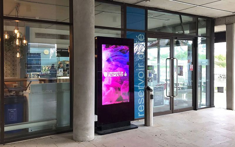 outdoor-digital-signage-example-1