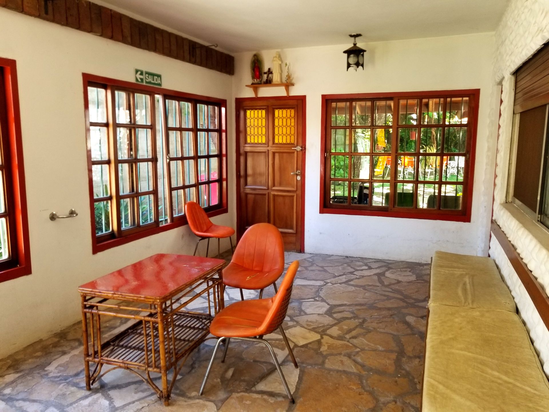 Puerta que da al jardin