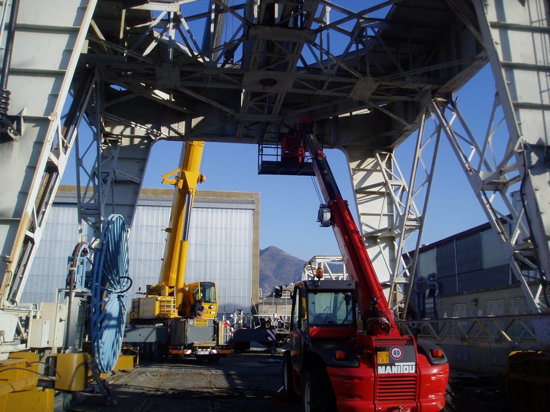 autocarri con gru caricatrici