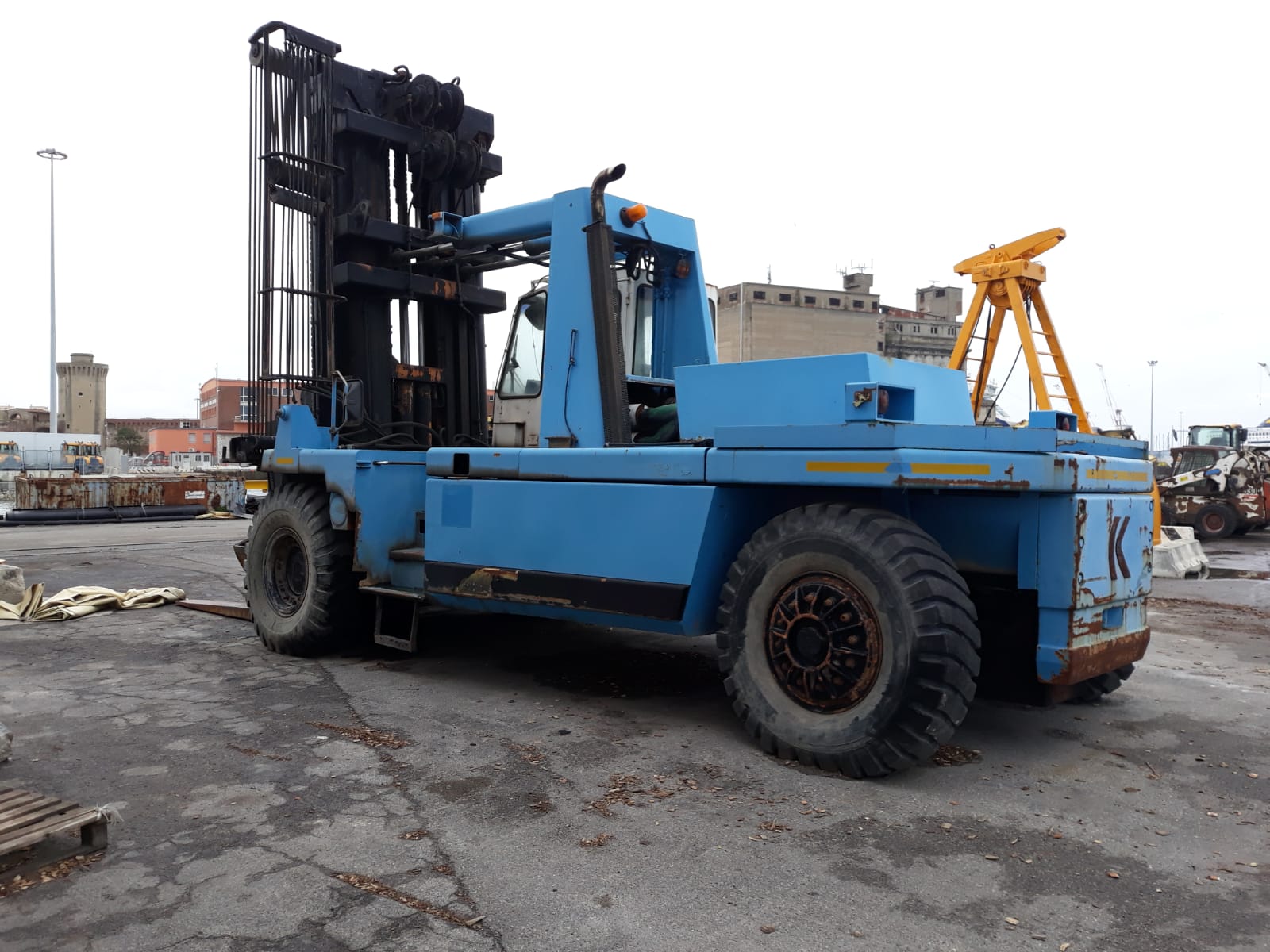 macchinario di recupero e movimentazione rottami e rifiuti