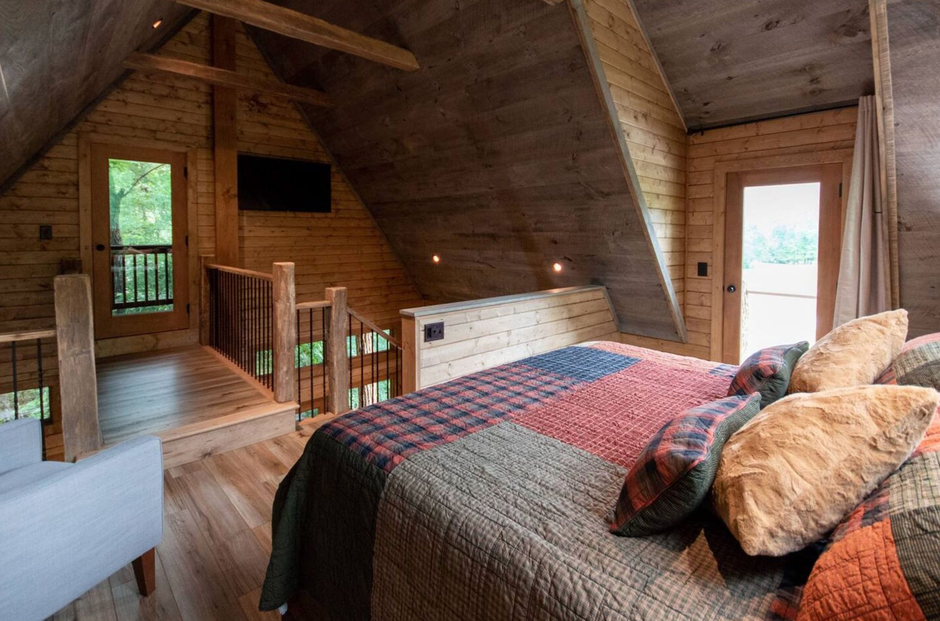 eagles-nest-bedroom