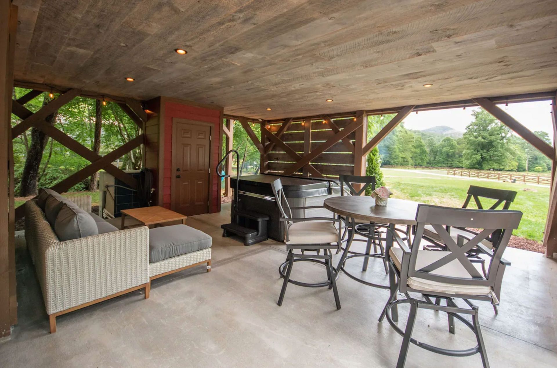 eagles-nest-patio-area