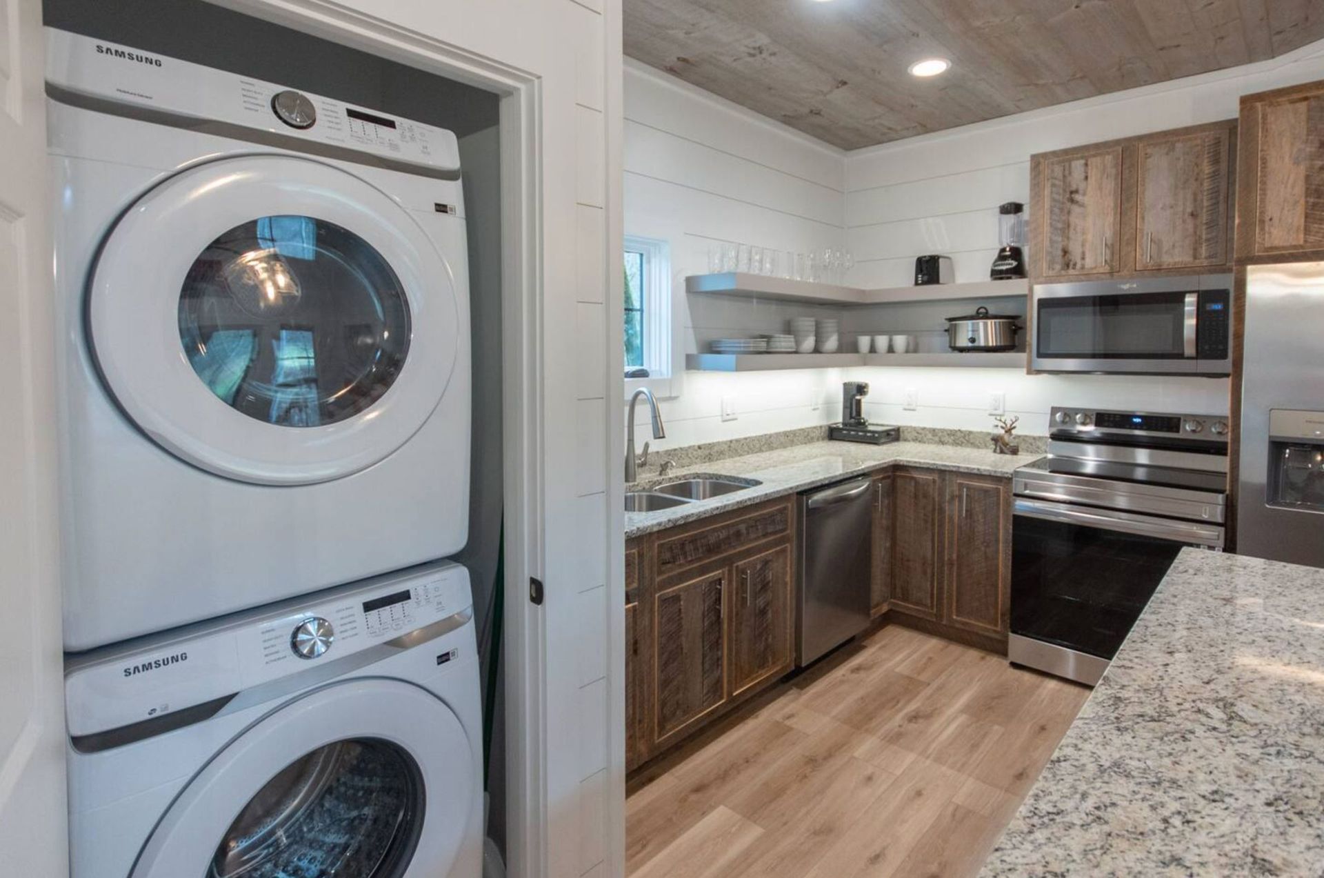 washer-and-dryer-at-waters-edge