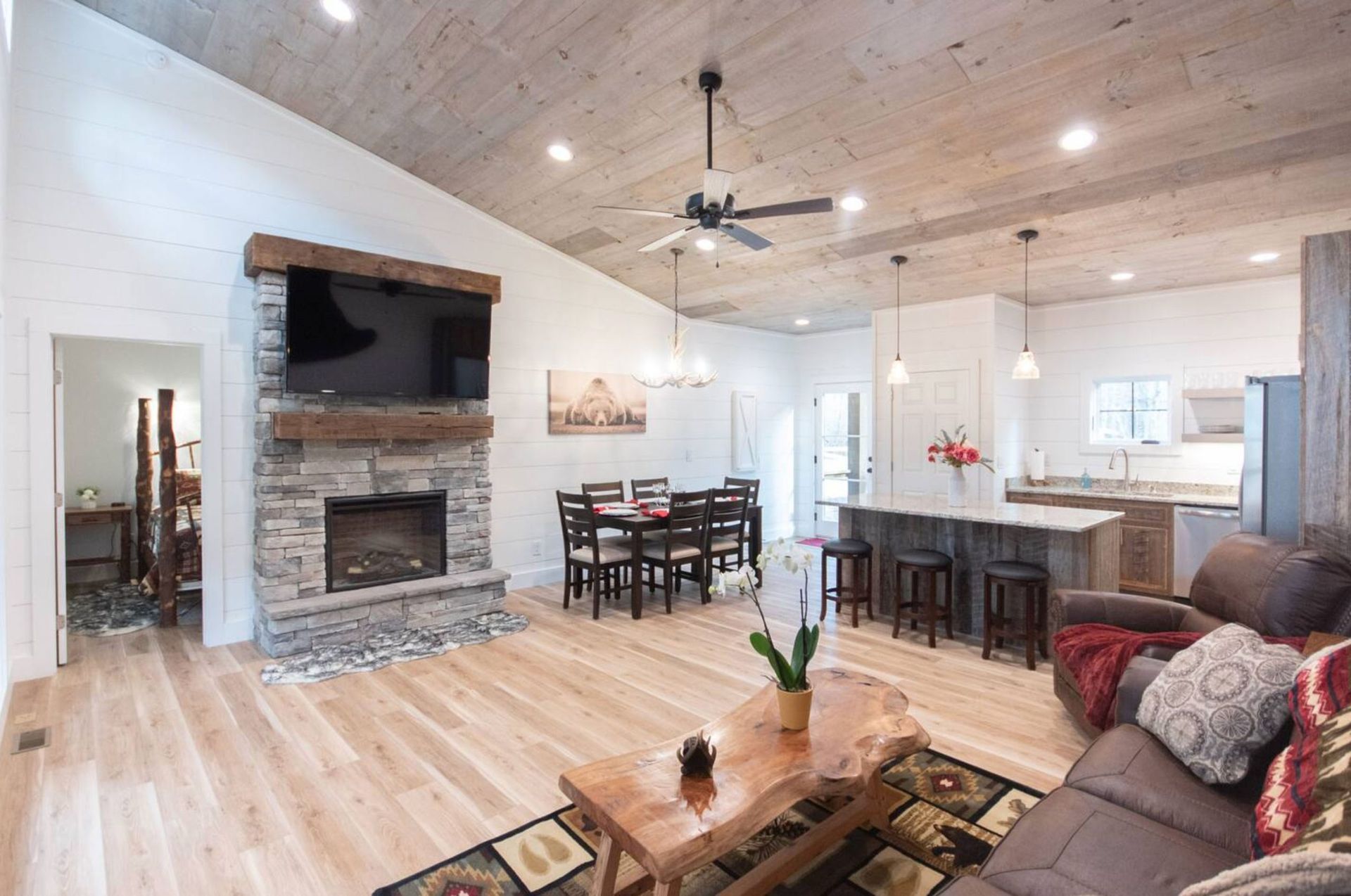 great-room-at-waters-edge