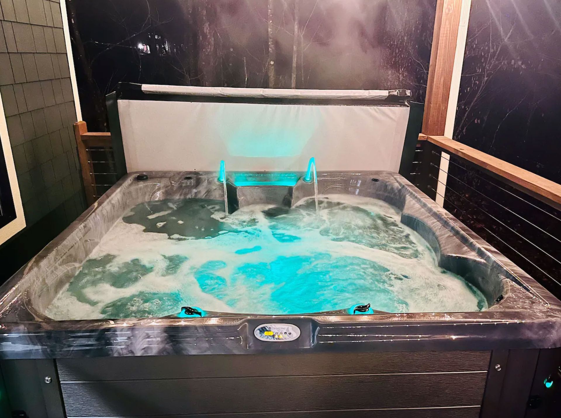 hot-tub-at-waters-edge