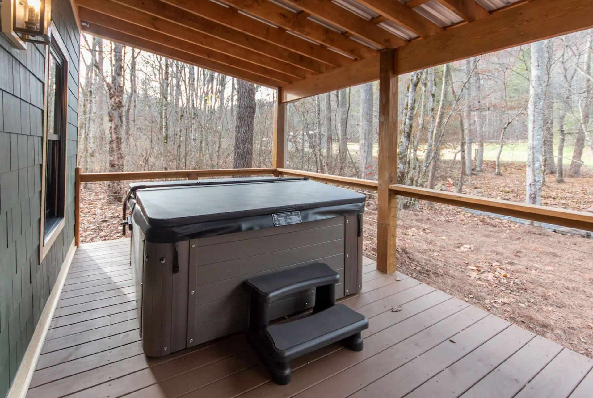 hot-tub-at-waters-edge