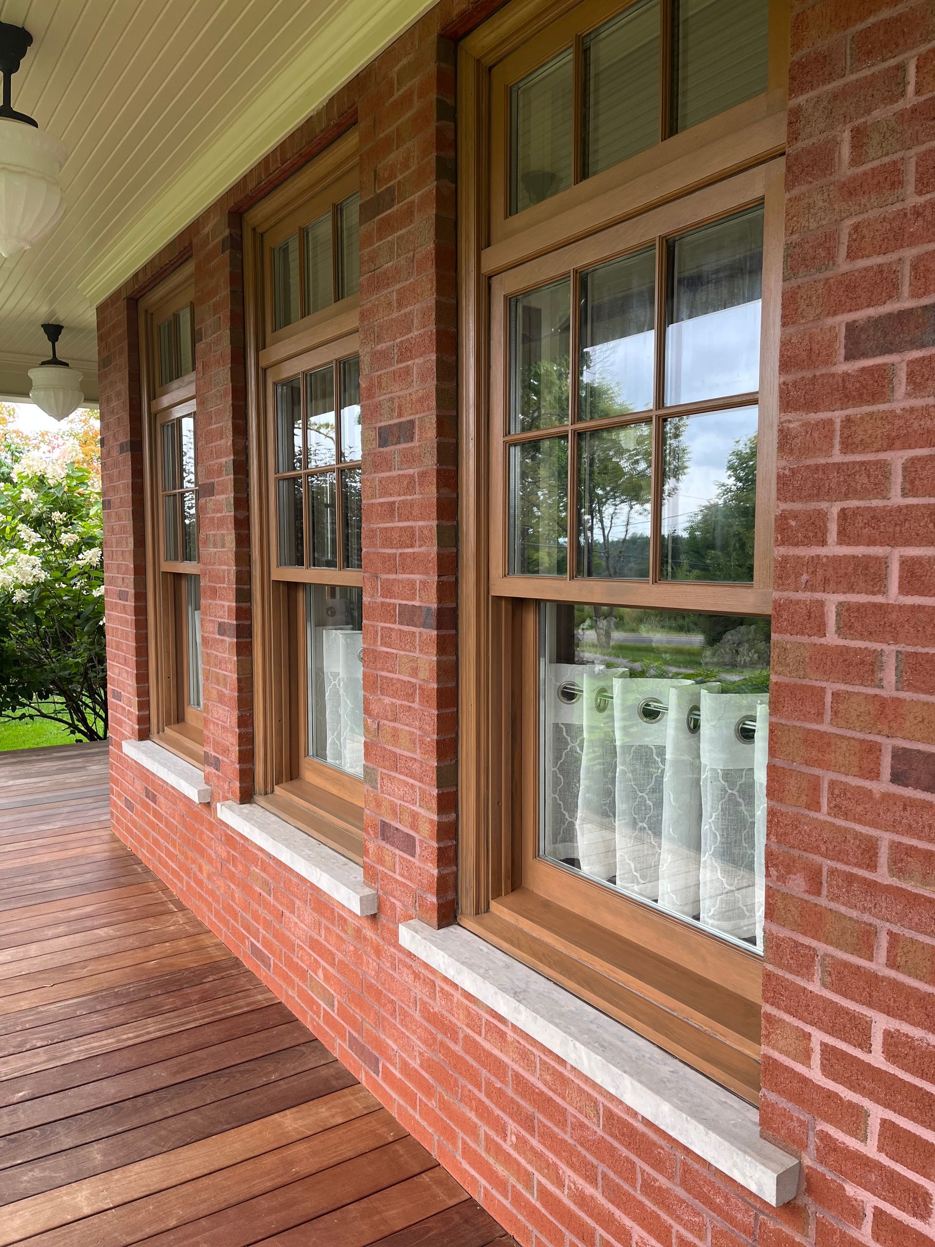 Restauration de portes et fenêtres en bois massif