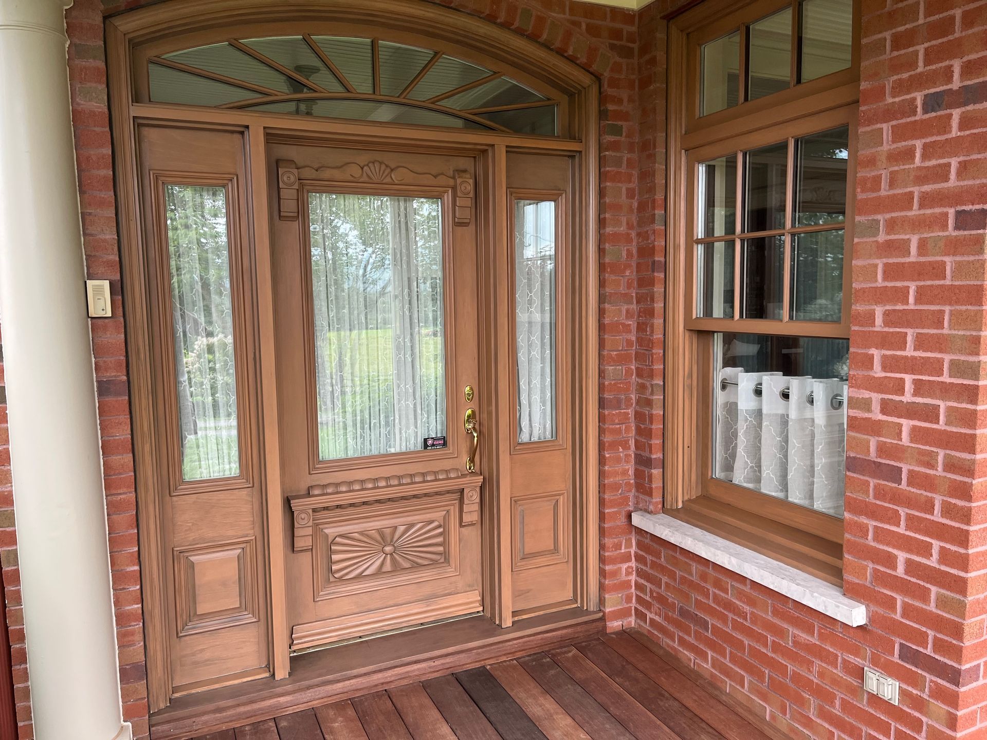 Restauration de portes et fenêtres bois massif