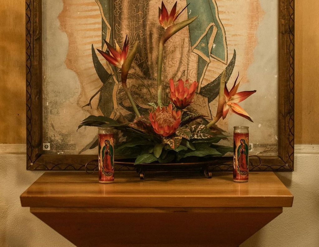Altar Flower Dedications
Each week the flowers are given to the Glory of God by individuals.  A dedication in memory or thanksgiving is included in the weekly bulletin and eblast.  The cost of sponsoring the flowers is $100.
Check the table below for an open date (one person per week).  Once you know which date you would like, click HERE to send an email to Lou Strennen to reserve your date and provide your dedication.  You can then click on the Donate button above to make your donation or you can send a check payable to All Saints Episcopal Church and mail to the office at:
333 Tarpon Drive, Fort Lauderdale, FL 33301-2337.