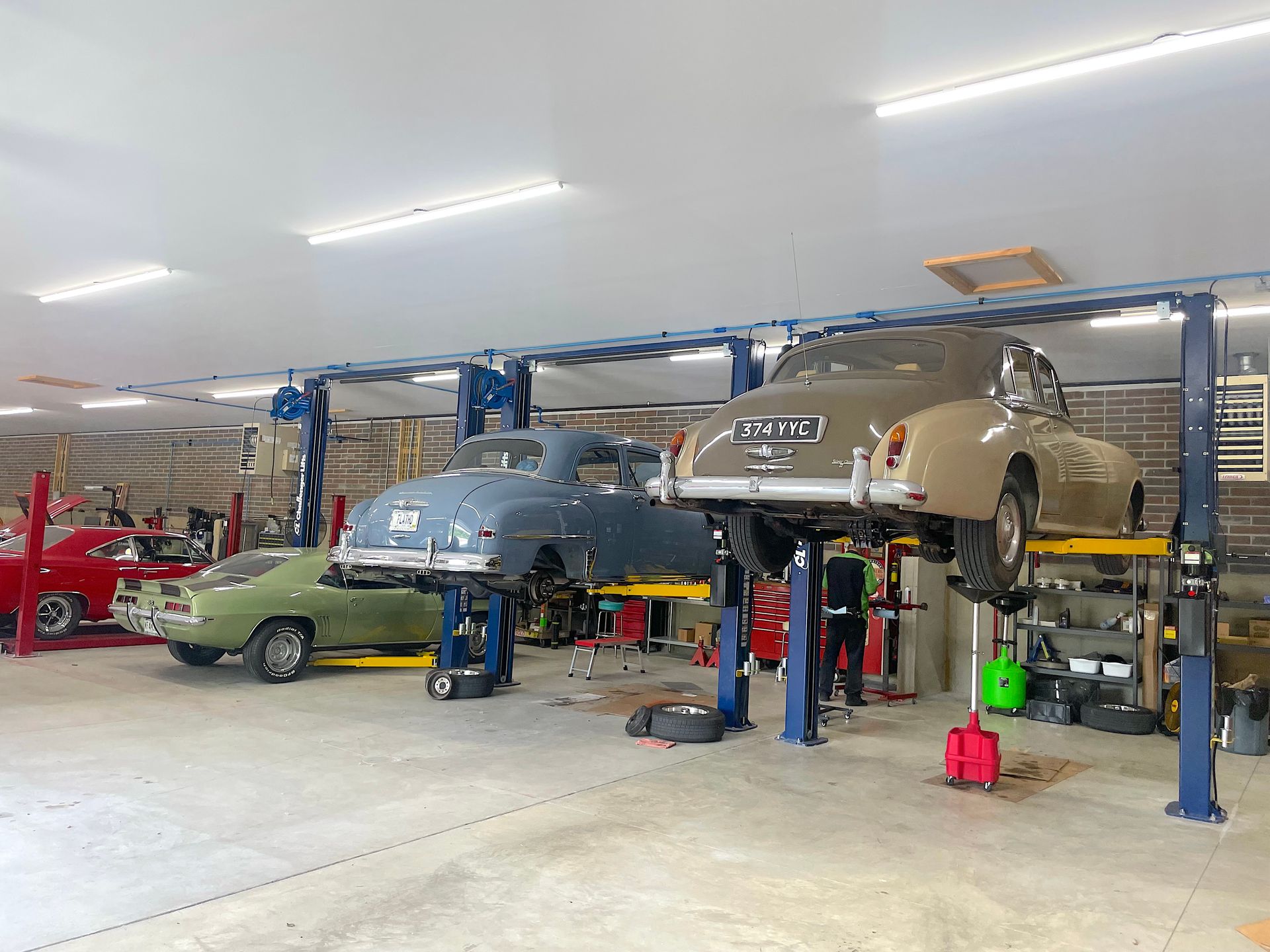 Garage Image | Midwest Classic Car Services
