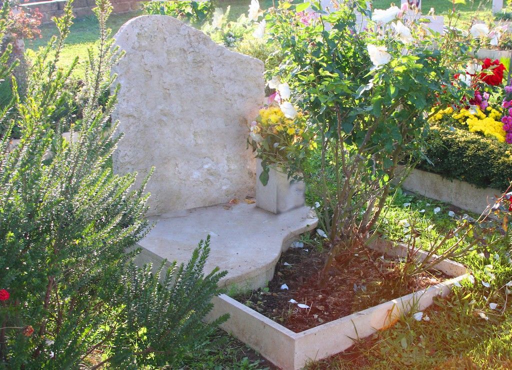 tombe in marmtombe in marmoo