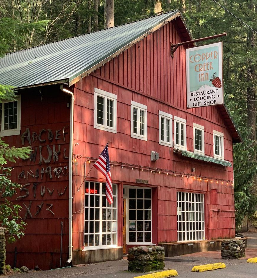 A red building with a sign that says come creek inn