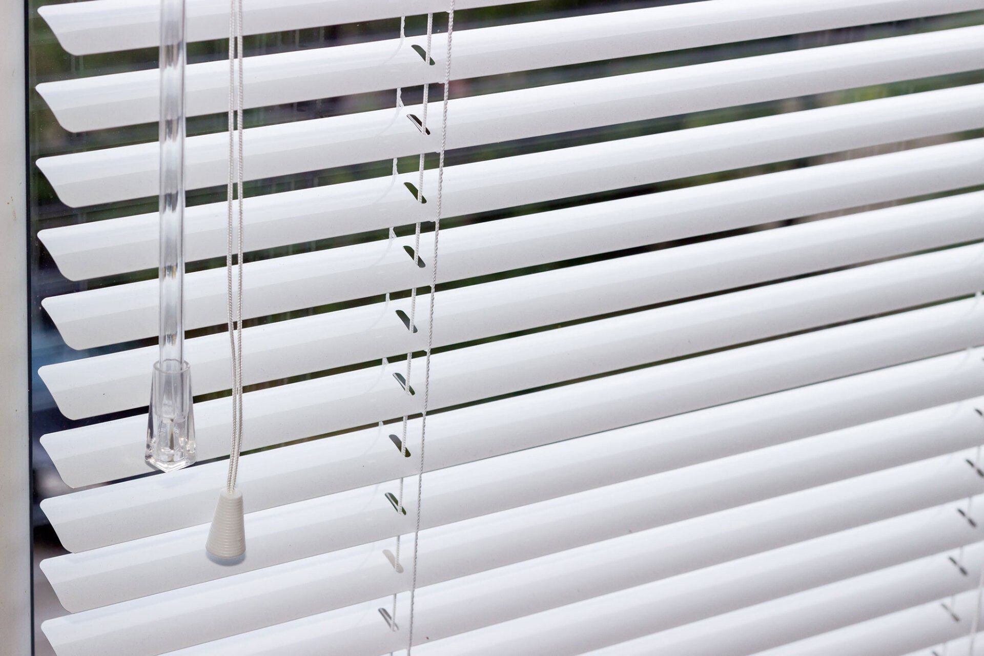 White Venetian Blinds with Lift Cord — St. Louis, MO — Overland Shade Co.
