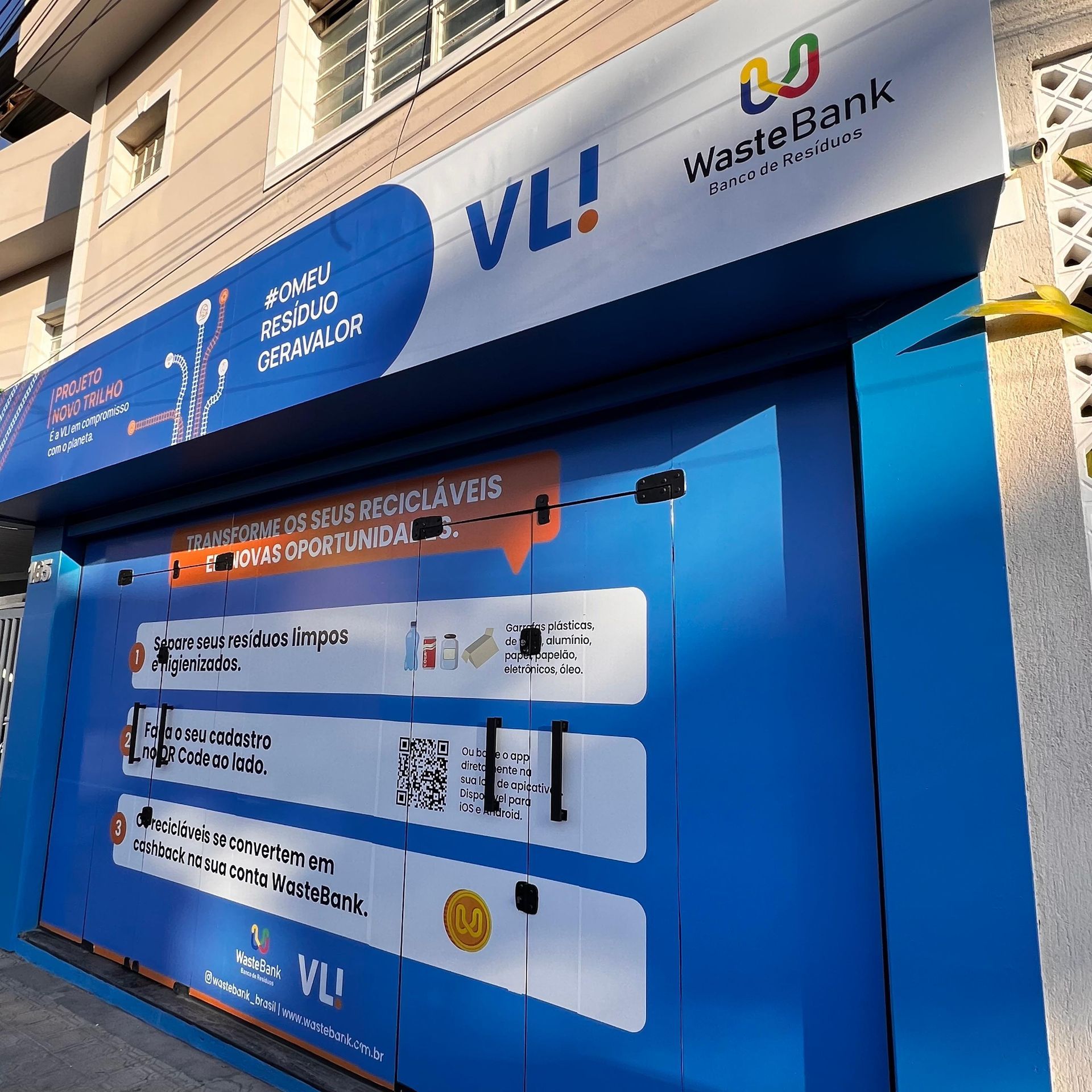 fachada espaço novo trilho wastebank em formiga