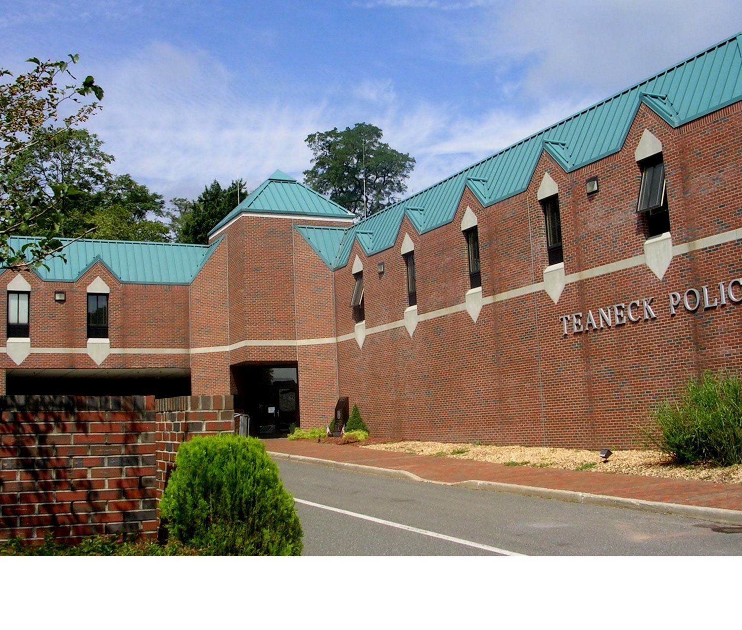 A brick building with a blue roof and the words franklin police on it