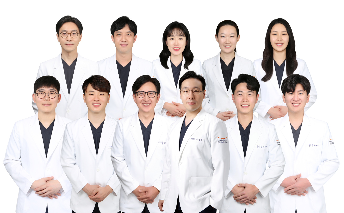 A group of doctors in white coats are posing for a picture.